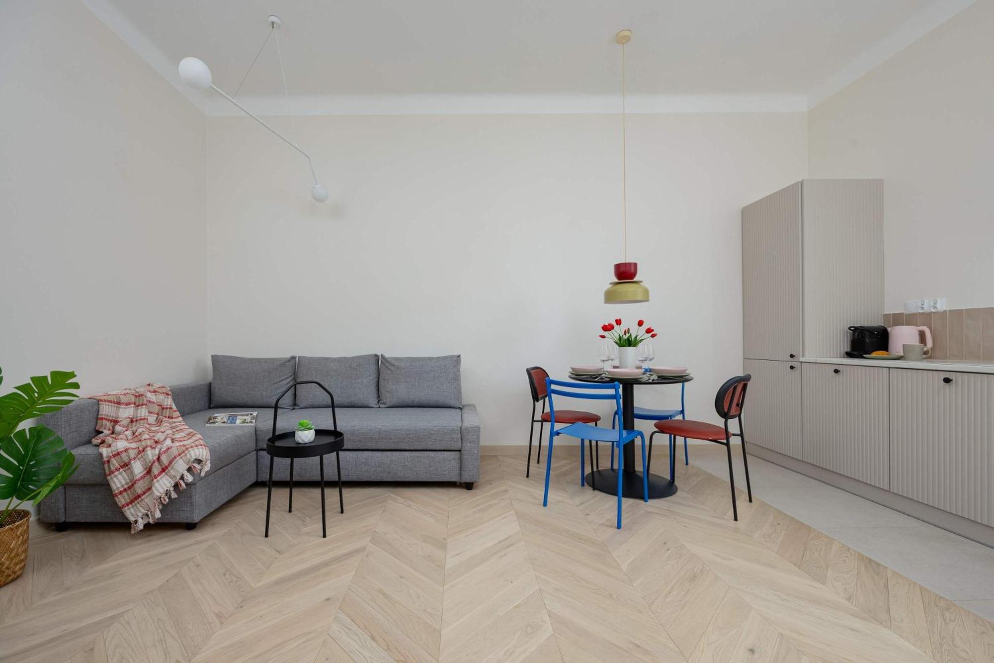 Bright Rakowiecka Near Pole Mokotowskie By Renters Apartment