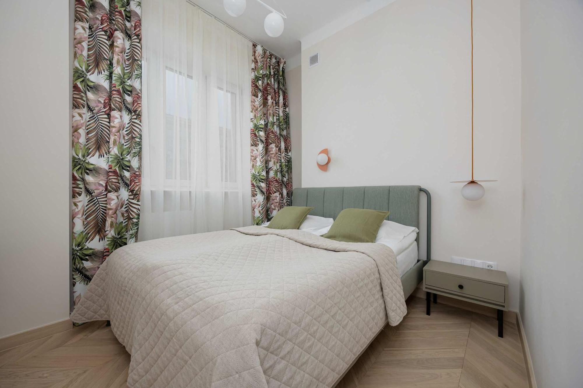 Bright Rakowiecka Near Pole Mokotowskie By Renters